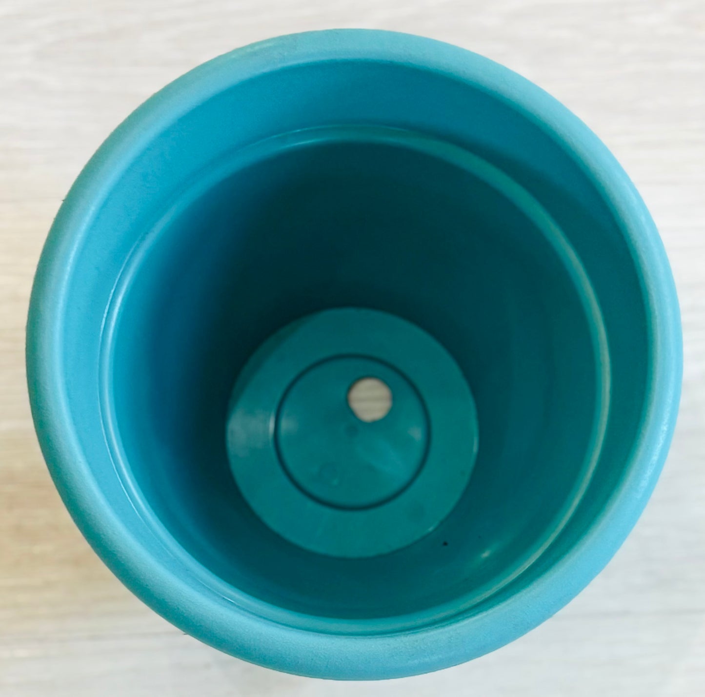 Plastic Blue Pots 8"