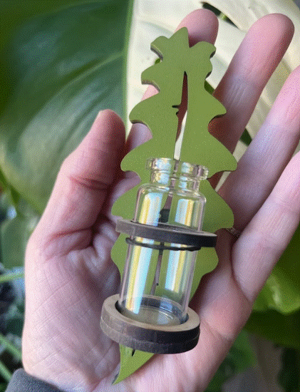 Silva & Ore Single Leaf One Vile Propagation Station Magnet