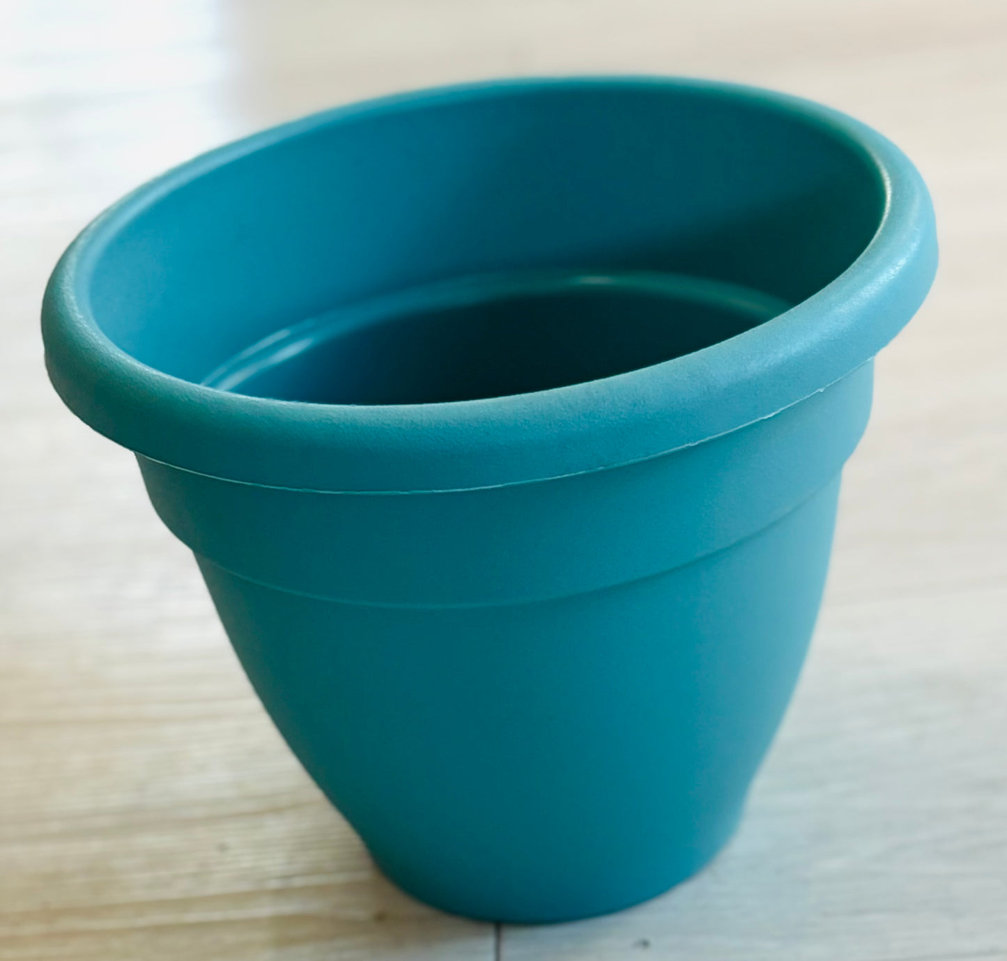 Plastic Blue Pots 8"