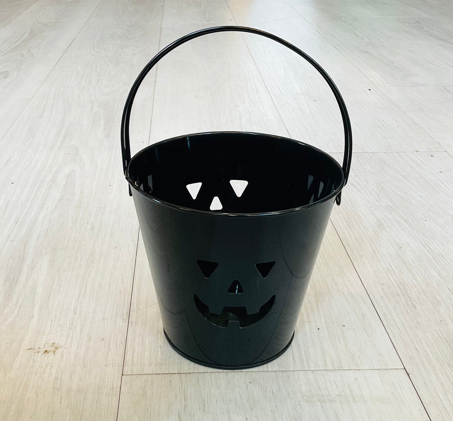 Metal Pumpkin Face Planter 5"