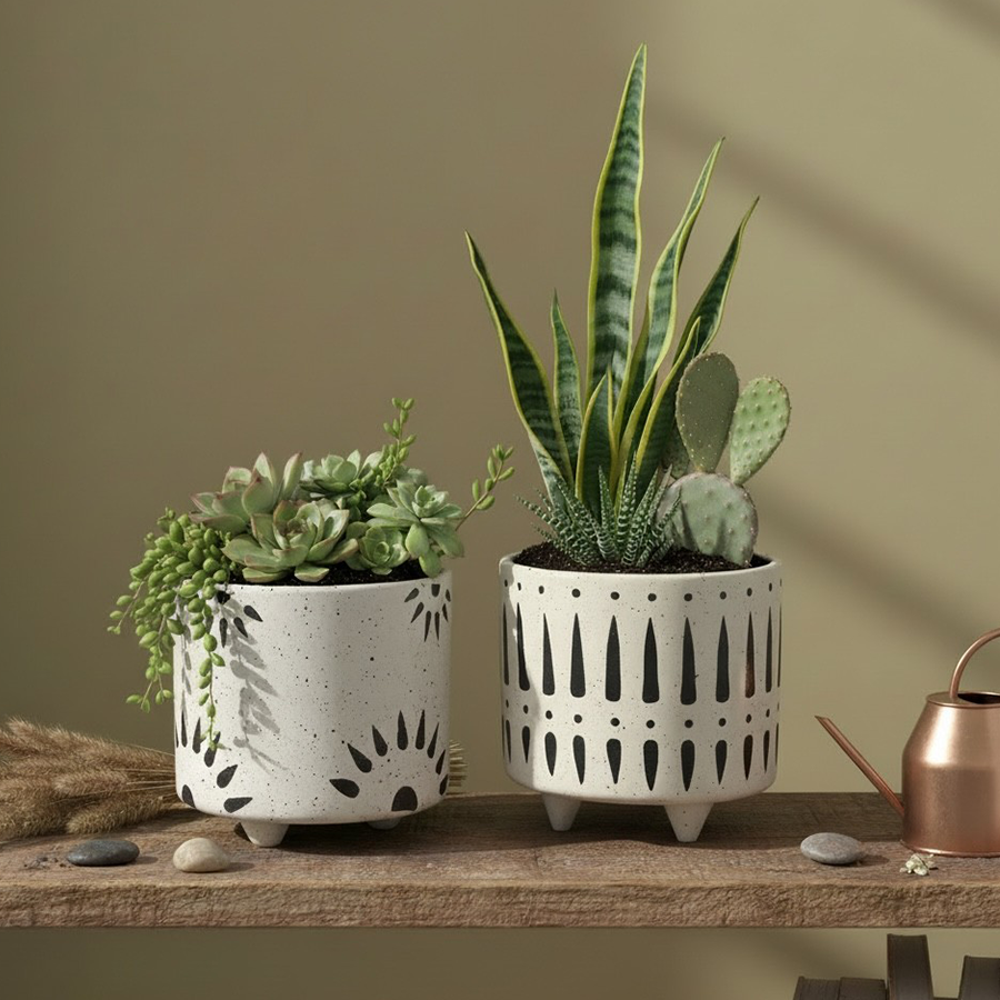 Hovda Footed Planter
